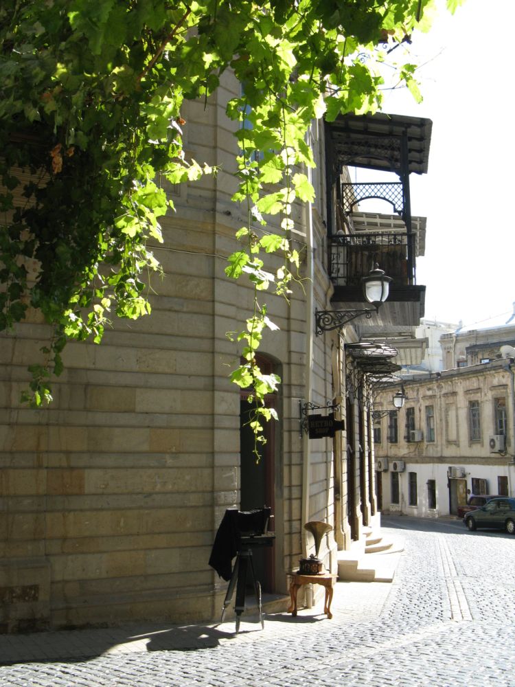 1. Starówka w Baku jest magiczna, pełna wąskich, brukowanych uliczek.
