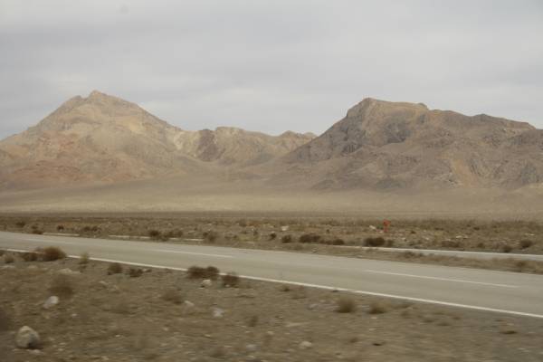 14. Znaczną część terytorium współczesnego Iranu stanowią pustynie. Droga prowadząca z Szirazu na północny wschód wiedzie przez Pustynię Lota, jedno z najgorętszych miejsc na świecie.