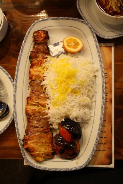 28. Aby pobudzić w Was apetyt na Iran - zdjęcie typowego posiłku - ryż i szaszłyk...