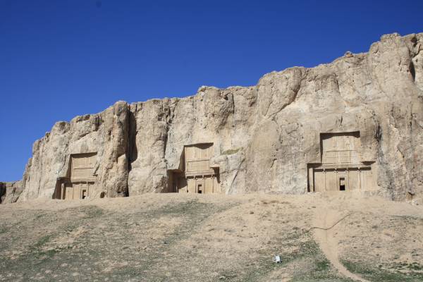 9. Pasagrady, Naksze Rostam (widoczne na zdjęciu) i najsłynniejsze – Tachte Dżamszid, znane w Europie pod grecką nazwą Persepolis, to pozostałości po dawnym imperium Achemenidów.