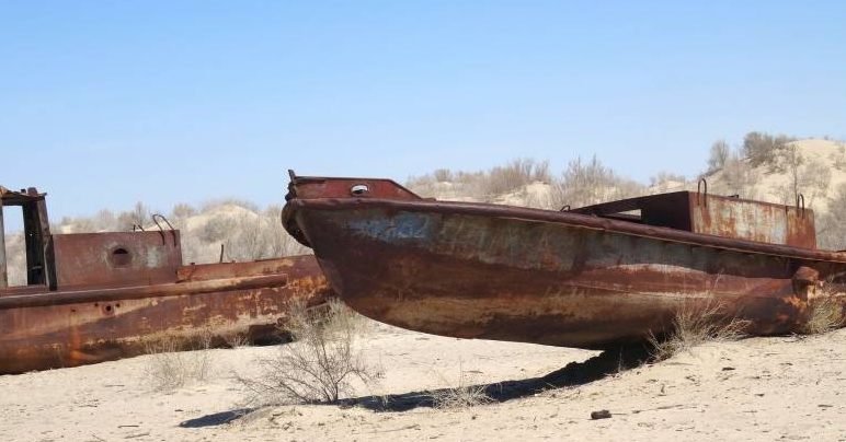 7. Wraki statków na dnie Morza Aralskiego