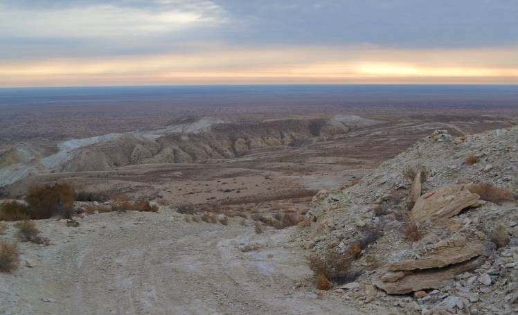 Pustynia Aral-kum, dawniej dno Morza Aralskiego, oglądana z Płaskowyżu Ustjurt