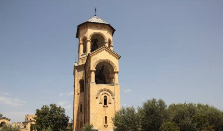 Dzwonnica najważniejszej i największej gruzińskiej światyni.