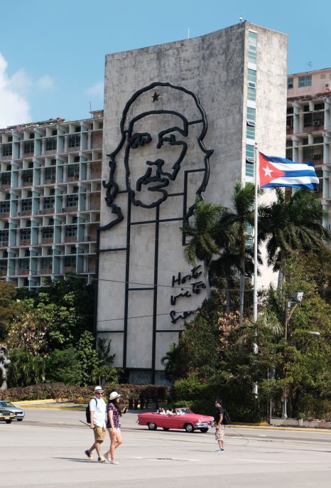 To właśnie tutaj znajduje się słynny mural Che. 